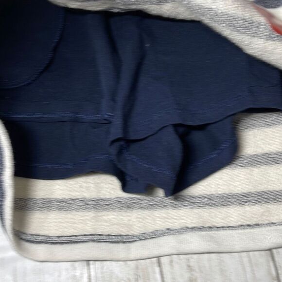 Jones New York Women’s Navy Blue and Beige Striped Skort size Medium NEW - Picture 4 of 5